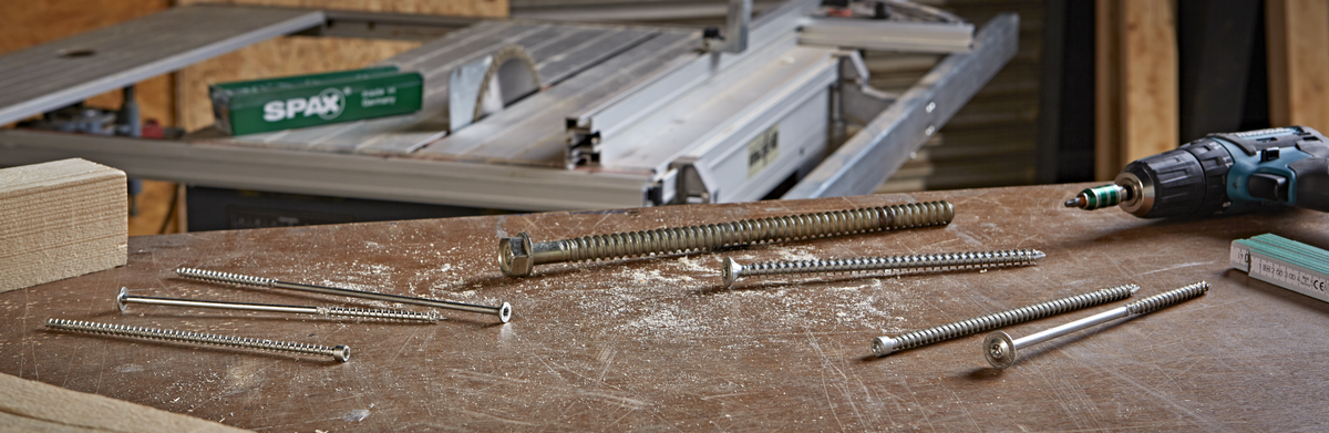 Wood construction screws